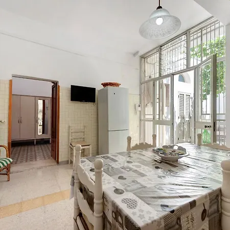 Apartment Salento Short Let Wide And Bright