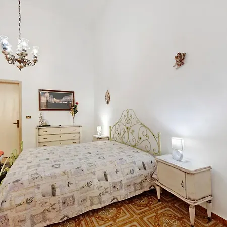 Salento Short Let Wide And Bright Apartment Copertino