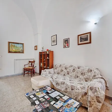 Apartment Salento Short Let Wide And Bright
