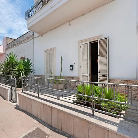 Salento Short Let Wide And Bright Apartment *